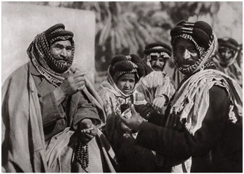 Szejk pijący słynną arabską kawę, Irak, 1925 r.