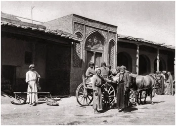 Uśmiechnięte twarze, Irak, 1925
