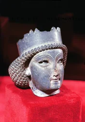 Głowa księcia, z Persepolis, V-IV w. p.n.e. lapis lazuli zob. też 226189
