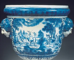 Rewers dużej niebiesko-białej mitologicznej urny ogrodowej Delft w stylu barokowym, ok. 1700 r. (ceramika)