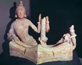 Nagi wyłaniające się z wody, z Fondukistanu