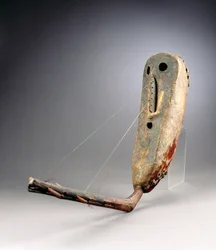 Harfa (skóra i drewno)