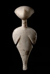 Statuetka kobiety: „Gwiezdny obserwator”, ok. 3000 pne (marmur)