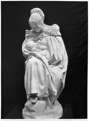 Boulonnaise Kobieta karmiąca swoje dziecko (tynk) (patrz też 217913) (fot. bw)