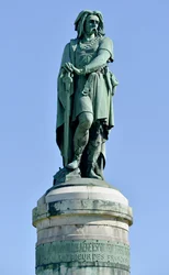 Kolosalny posąg Wercyngetoryksa (72-46 p.n.e.), wodza Galów. Rzeźba Aimé Milleta (1819-1891), wysokość 6,60 m, wzniesiona w 1865 roku w zachodniej części Mont Auxois (cokół o wysokości 7 m autorstwa Viollet-le-Duca). Alise-Sainte-Reine, 1865.
