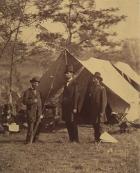 [Prezydent Abraham Lincoln, generał dywizji John A. McClernand po prawej, i EJ…, 4 października 1862.