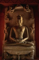 Posąg Tirthankara, świątynia Jain nr 24, Deogarh, Uttar Pradesh, Indie, VIII-XVII w.