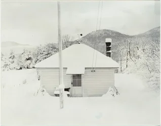 Pierwszy śnieg i domek, 1923.