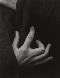 Georgia O’Keeffe — Ręce