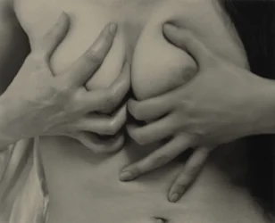 Georgia O’Keeffe — „Ręce i piersi”