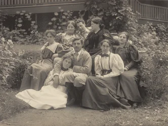 Ma, ciocia Rosa, Selma, Ag, Emmy, Ralph Bernheim, Hans Wetzler i Minnie Wetzler, Lake George