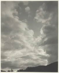 Muzyka - sekwencja dziesięciu fotografii chmur, nr II, 1922.