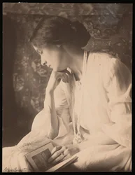 Alice Broughton zdjęcie Agnes Pelton (zdjęcie czarno-białe)