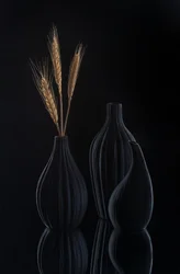 Elegancka ciemna martwa natura