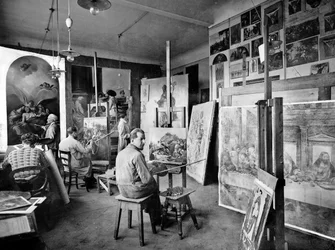 Sala malarzy w Stabilimento Fotografico Fratelli Alinari przy Via Nazionale we Florencji