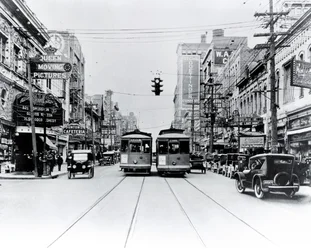 Ulica Wiązów, Dallas 1922