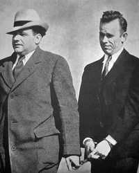 John Dillinger aresztowany w styczniu 1934 r. (zdjęcie czarno-białe)