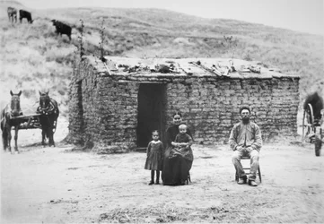 Pionierska rodzina z domem sodowym, Nebraska