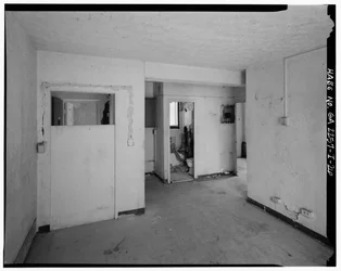Typowy apartament z 2 sypialniami i pralnią w holu wejściowym. - Techwood Homes, budynek nr 6, 465 Techwood Drive i 119-125 Hunnicutt Street, Atlanta, Fulton County, GA