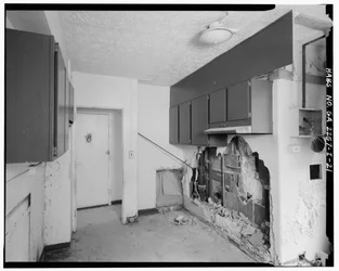 Typowa kuchnia, mieszkanie 3 pokojowe. - Techwood Homes, budynek nr 6, 465 Techwood Drive i 119-125 Hunnicutt Street, Atlanta, Fulton County, GA