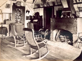Wnętrze amerykańskiej drewnianej chaty, ok. 1880 r.