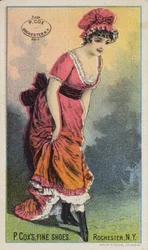 Dama w mopowym kapeluszu podziwiająca buty