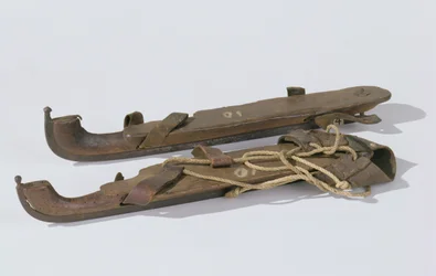 Para łyżew, 1825-75 (drewno, żelazo, skóra, włókno)