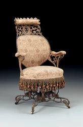 Żeliwny fotel dośrodkowy, malowany i złocony w stylu rokoko, wyprodukowany przez American Chair Company, Nowy Jork, ok. 1850