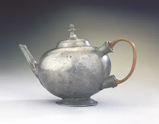 Czajnik, z Bostonu, Massachusetts, 1740-60 (cyna i drewno)