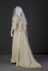 Suknia ślubna, 1892