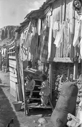 CROTONE - DZIECI NA SCHODACH,