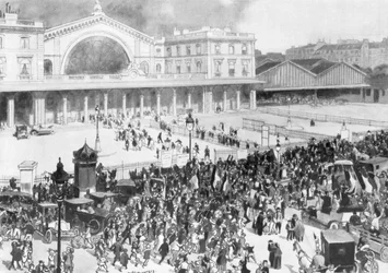 Dworzec kolejowy Gare de lEst w okresie mobilizacji, Paryż, Francja, 1914.
