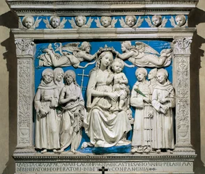Madonna z Dzieciątkiem ze świętymi, Andrea della Robbia (1435-1525), glazurowana ceramika, Kaplica Medyceuszy, kościół Santa Croce, Florencja, Włochy