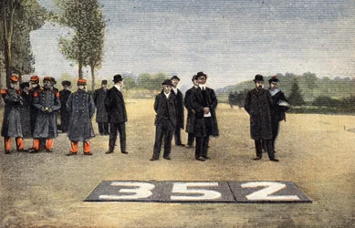 Lotnictwo francuskie: ślad tras lotniczych. Rytownictwo. Jedna z gazet „Le petit parisien” z dnia 6.11.1910. Prywatna kolekcja.