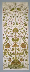 Panel z zestawu pościeli, ok. 1705-25 (jedwab, złota nić i haft)