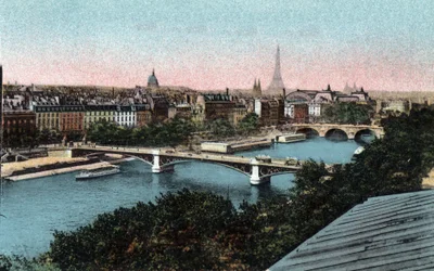 Paryż: panorama Sekwany z Wieżą Eiffla w tle. Zdjęcie z 1920 roku w „Albumie Artystycznym” miasta Paryża. Prywatna kolekcja.