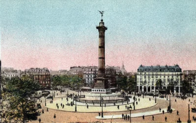 Paryż: widok na Kolumnę Lipca na Placu Bastylii. Zdjęcie z 1920 roku w „Albumie Artystycznym” miasta Paryża. Prywatna kolekcja.