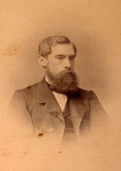Portret kolekcjonera, patrona i założyciela galerii Pavel Michajłowicz Tretiakow (Paweł Michajłowicz Tretiakow) (1832-1898). Zdjęcie albuminy