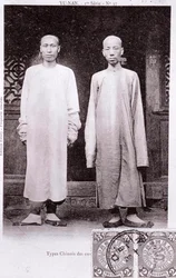 Portret dwóch Chińczyków z regionu Yunnan w strojach ludowych Fotografia z początku XX wieku - kolekcja prywatna