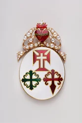 Portugalia - Wstęga Wielkiego Krzyża Trzech Orderów: Odznaka Wielkiego Krzyża Trzech Orderów prawdopodobnie należała do Marii II Braganckiej (1819-1853), Królowej Portugalii - Wzór dla Pani - 1800-1850 - Złoto ze szmaragdami i perłami - H: 8 cm; Szer: 4,7 