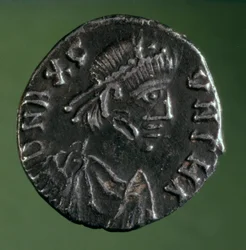 Srebrny denier z wizerunkiem króla wandali Gunthamund (484-496).