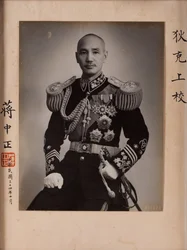 Tchang Ki Chek, Chang Ki Chek - Czang Ki-szek (1887-1975), Arnonim. Fotografia