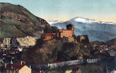 Zamek i łańcuch Pirenejów w Lourdes - Hautes Pyrenees (65) około 1900 roku.