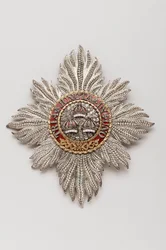 Wielka Brytania - Order Łaźni: Tablica Rycerska należąca do Jerzego IV (1762-1830), Regenta, a następnie króla Anglii (1820-1830) - Wyprodukowane przez Rundell, Bridge & Rundell, Londyn - 1813 - Złoto, srebro, diamenty i emalie - wys. 11,9 cm; szer. 10,6 c