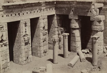 Medinet Habu: Kościół koptyjski w centrum świątyni Ramzesa III