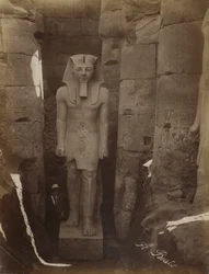 Statua Ramzesa II w Luksorze