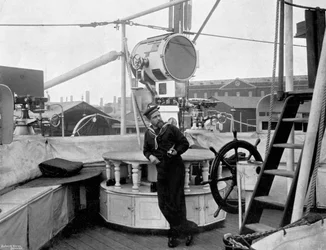 Holofot na pokładzie HMS Imperieuse, 1896