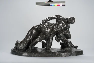 Mężczyzna zamknięty w walce z Lioness Cub (brąz)