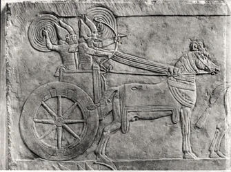 Fragment reliefu przedstawiającego armię asyryjską w bitwie, z pałacu Aszurbanipala w Niniwie, ok. 645 p.n.e., kamienny detal z 161334