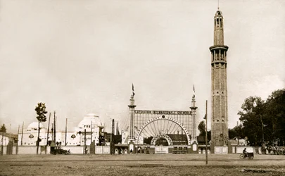 Grenoble (Isère, Delfinat): Międzynarodowa Wystawa Białego Węgla i Turystyki w 1925 roku - monumentalne wejście i Wieża Orientacyjna (Wieża Perreta) - zbudowane przez braci Auguste